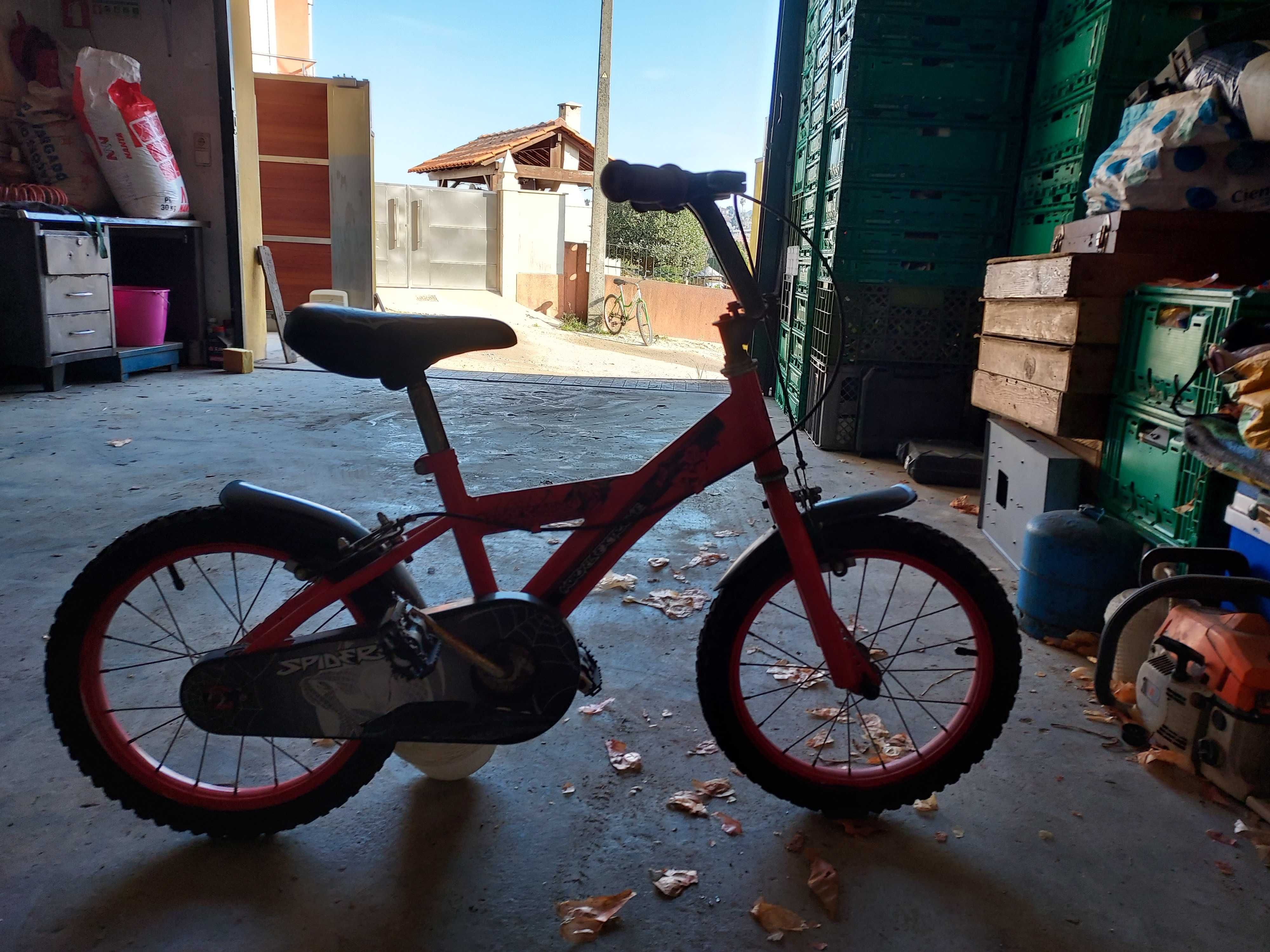 bicicleta de criança em bom estado