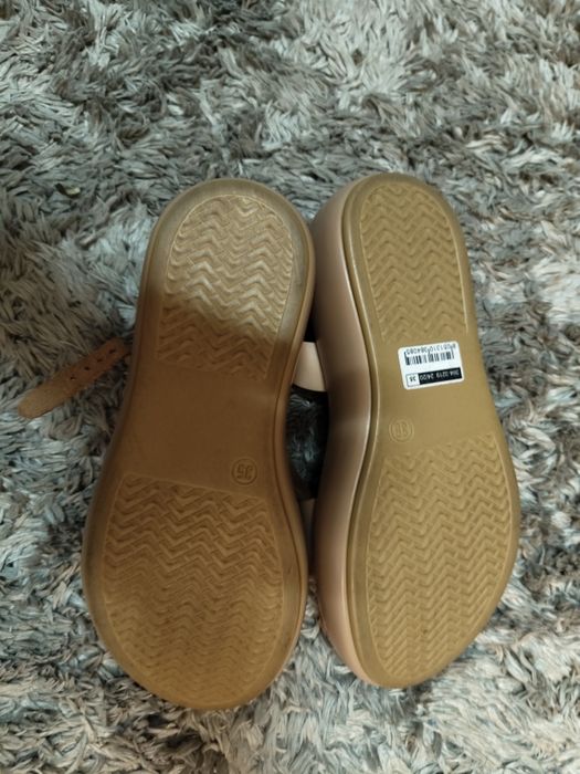 Sandálias rosa marca bata