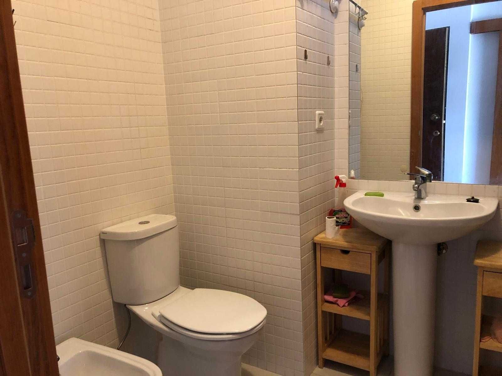 Arrenda-se Apartamento T1 já mobilado na Rua duque de Loulé 246, Porto