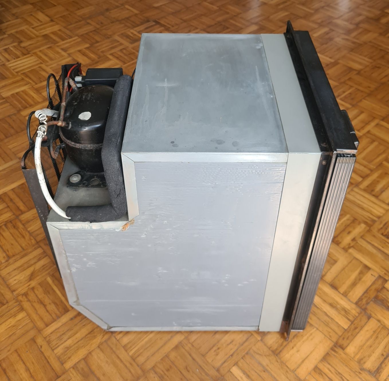 Lodówka do kampera Indel B, 12/24v