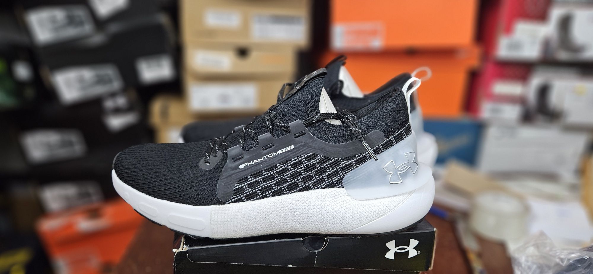 Кросівки Under Armour Hovr Phantom 3 SE. Розмір 42-45