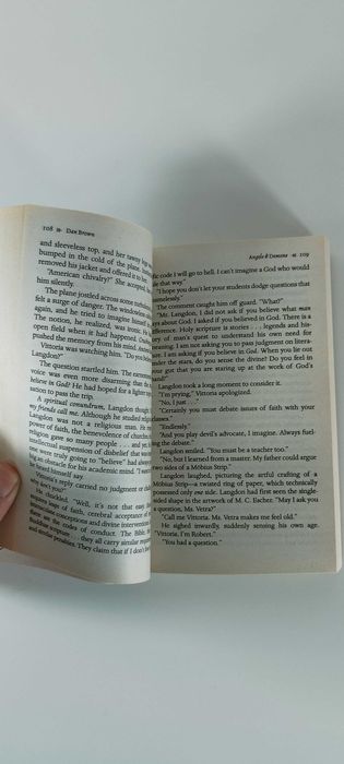Angels & Demons - Dan Brown
