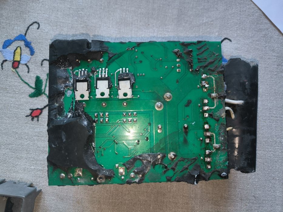 Продам плату для інверторного генератора. Не працює.