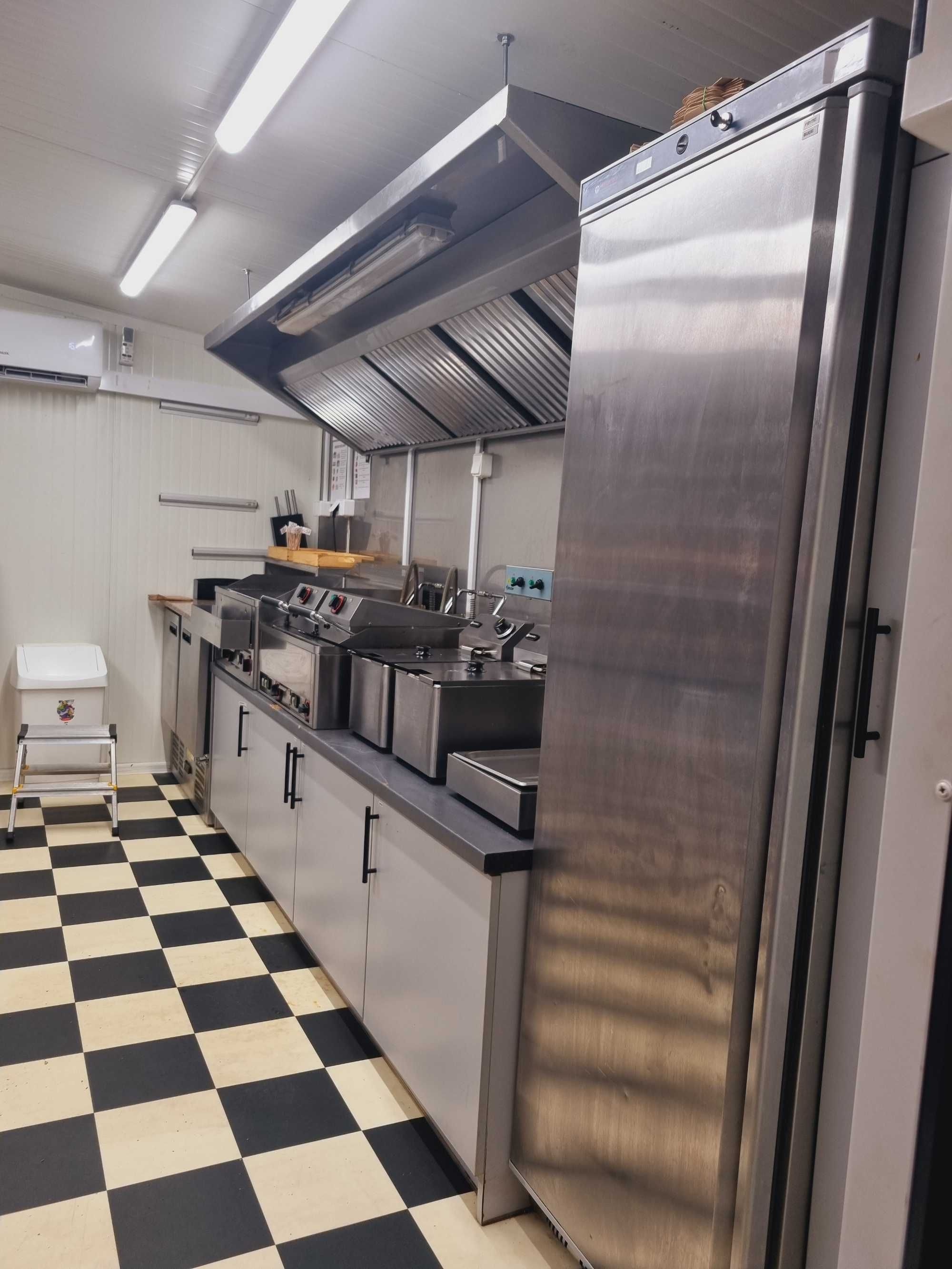 Na sprzedaż w pełni wyposażony food truck / kontener gastronomiczny