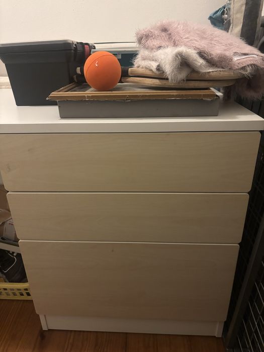 Cama Smastad (ikea) com secretaria com gavetas e armario