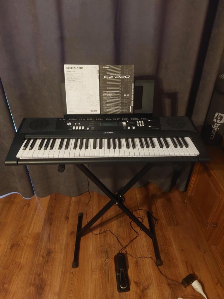 Keyboard yamaha EZ-220 +stojak, +stopka, +pedał
