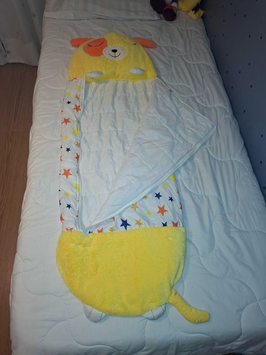 Dormiloco cão amarelo