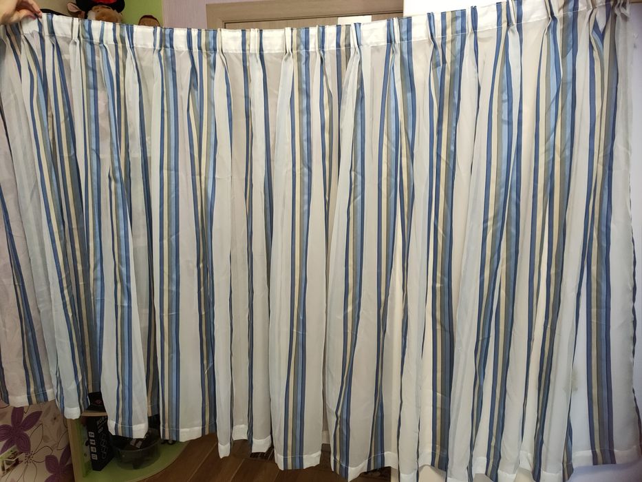 Продам гардины на окно.