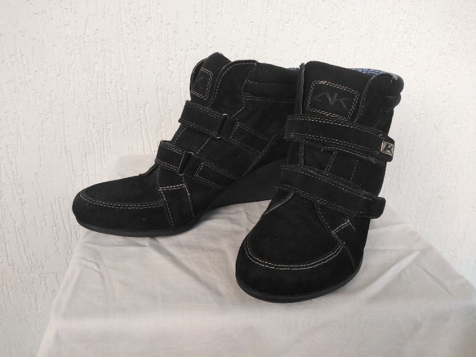 Брендовие ботинки замшевие Anne Klein Sport р.37