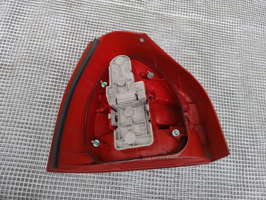 Audi a3 8L lampa prawa tył hatchback HB wysyłka OLX z wkładem  lampy