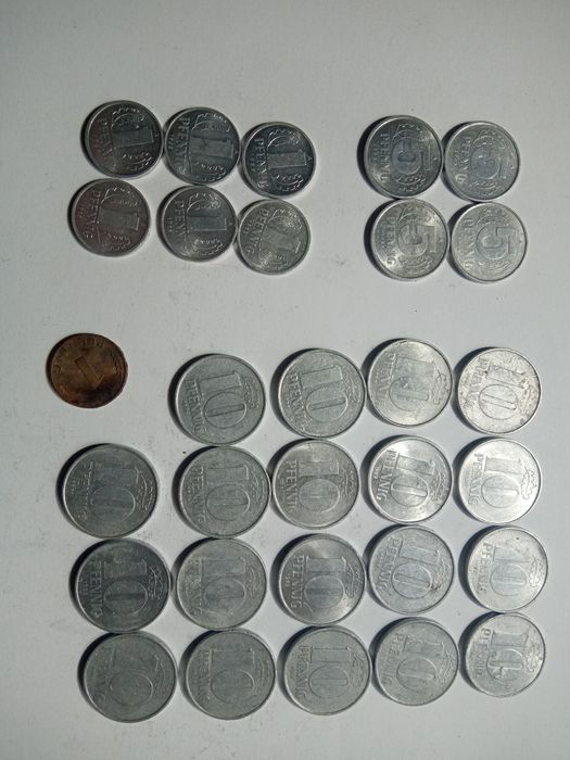 32 monety Pfenning od 1950 do 1989 roku
