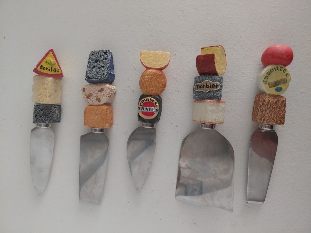 Conjunto de 5 facas de queijo novas