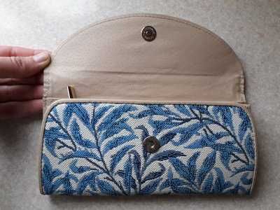 Стильный гобеленовый кошелек в принт листья