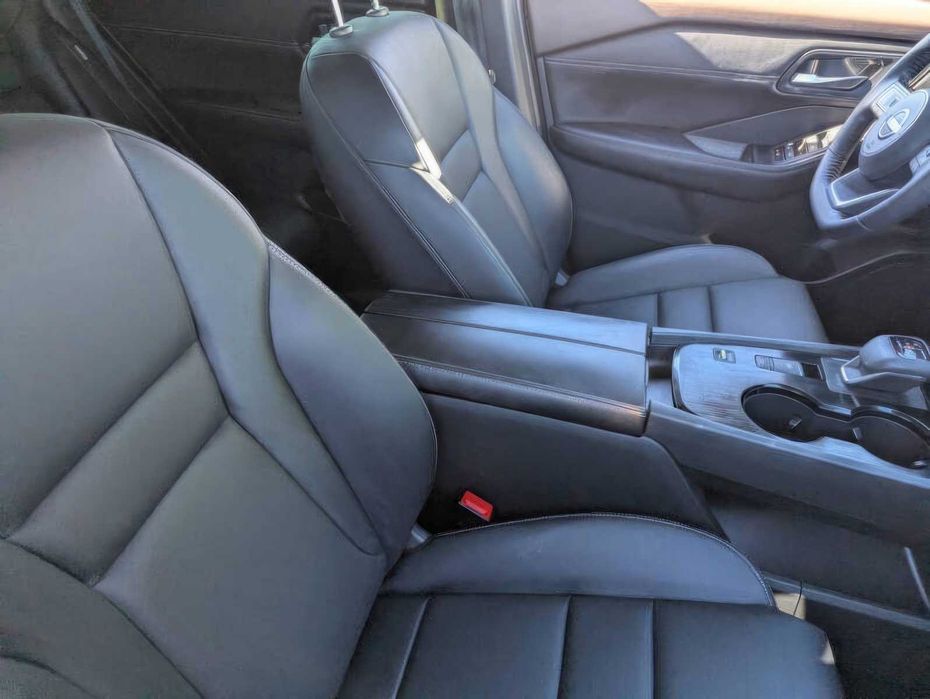 Nissan Rogue SV      2023