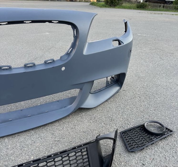 Передній М бампер BMW F10, F11 М пакет