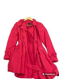 Легке пальто червоного кольору