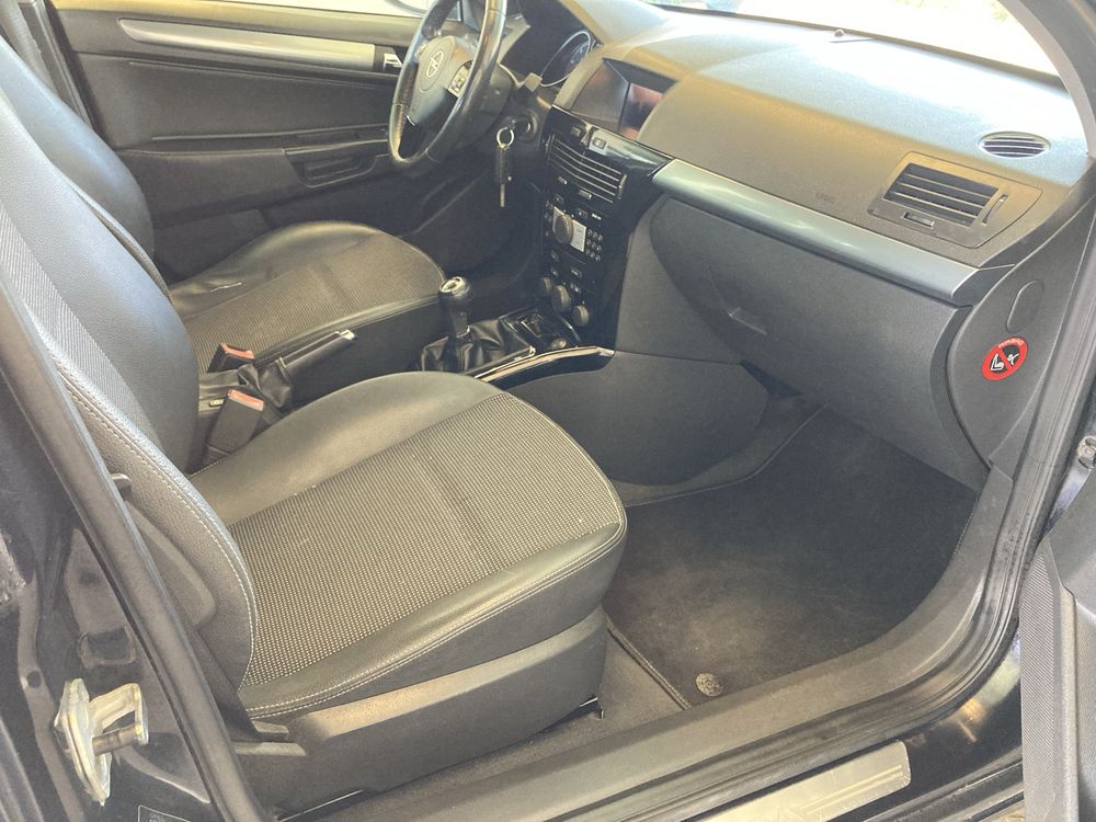 Opel Astra 1.7 Diesel 2009 em bom estado.