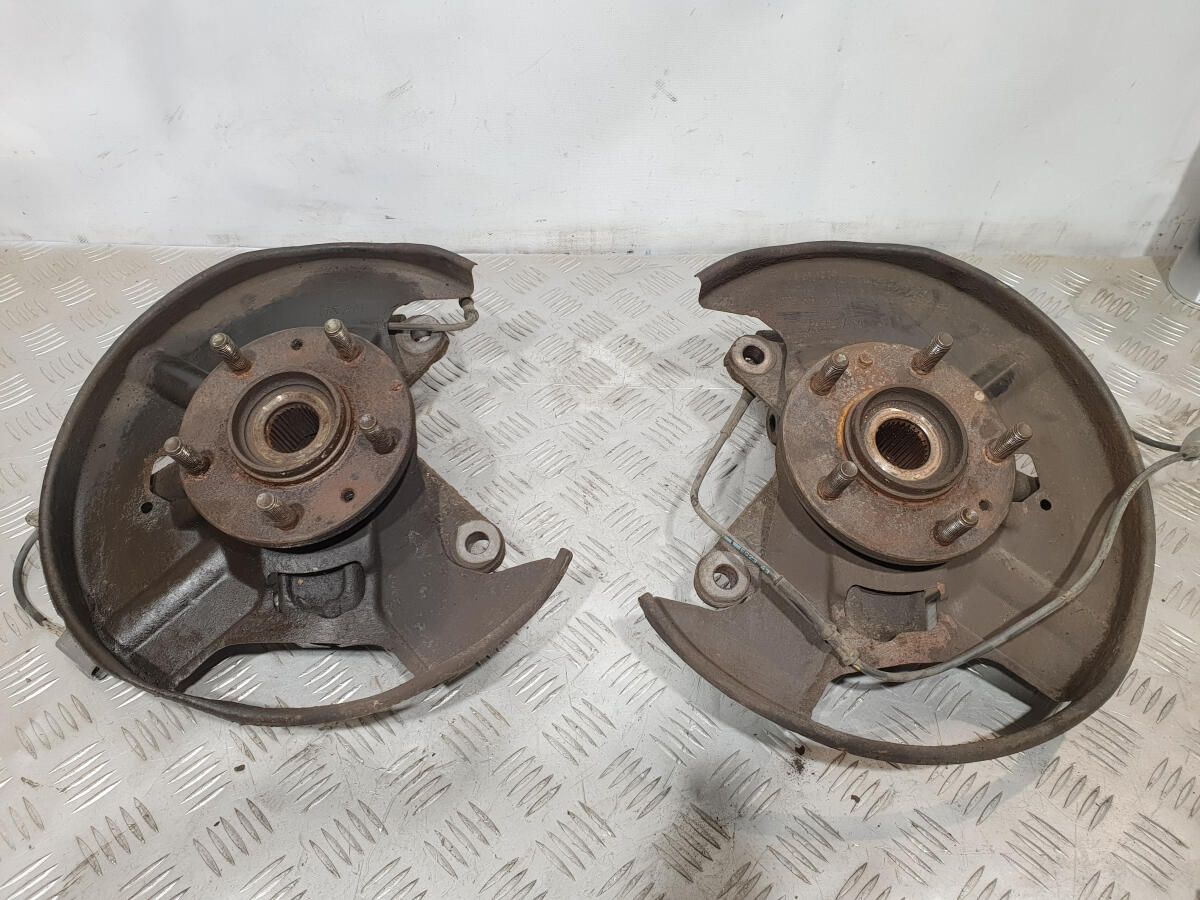 Кулак поворотный передний  левый  L20633030A MAZDA CX-7 2,3 разборка