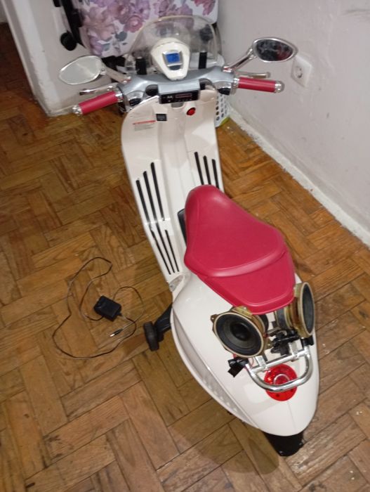 Mini vespa elétrica para criança com sistema de som melhor