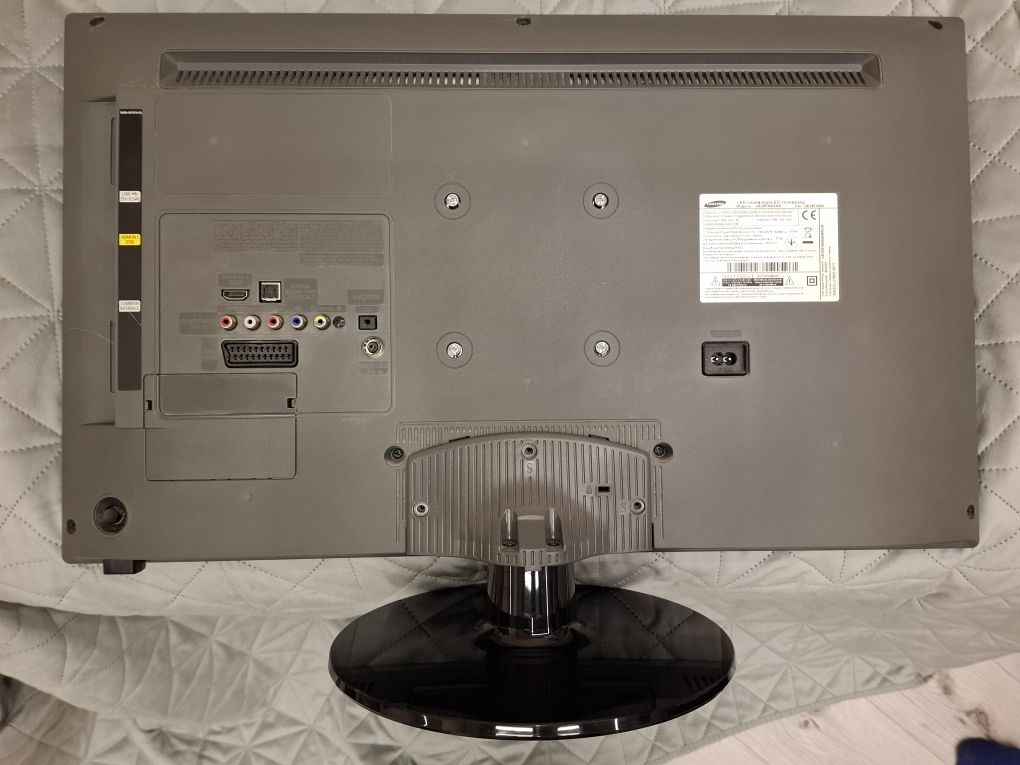 Телевізор Samsung UE28F 4000AW