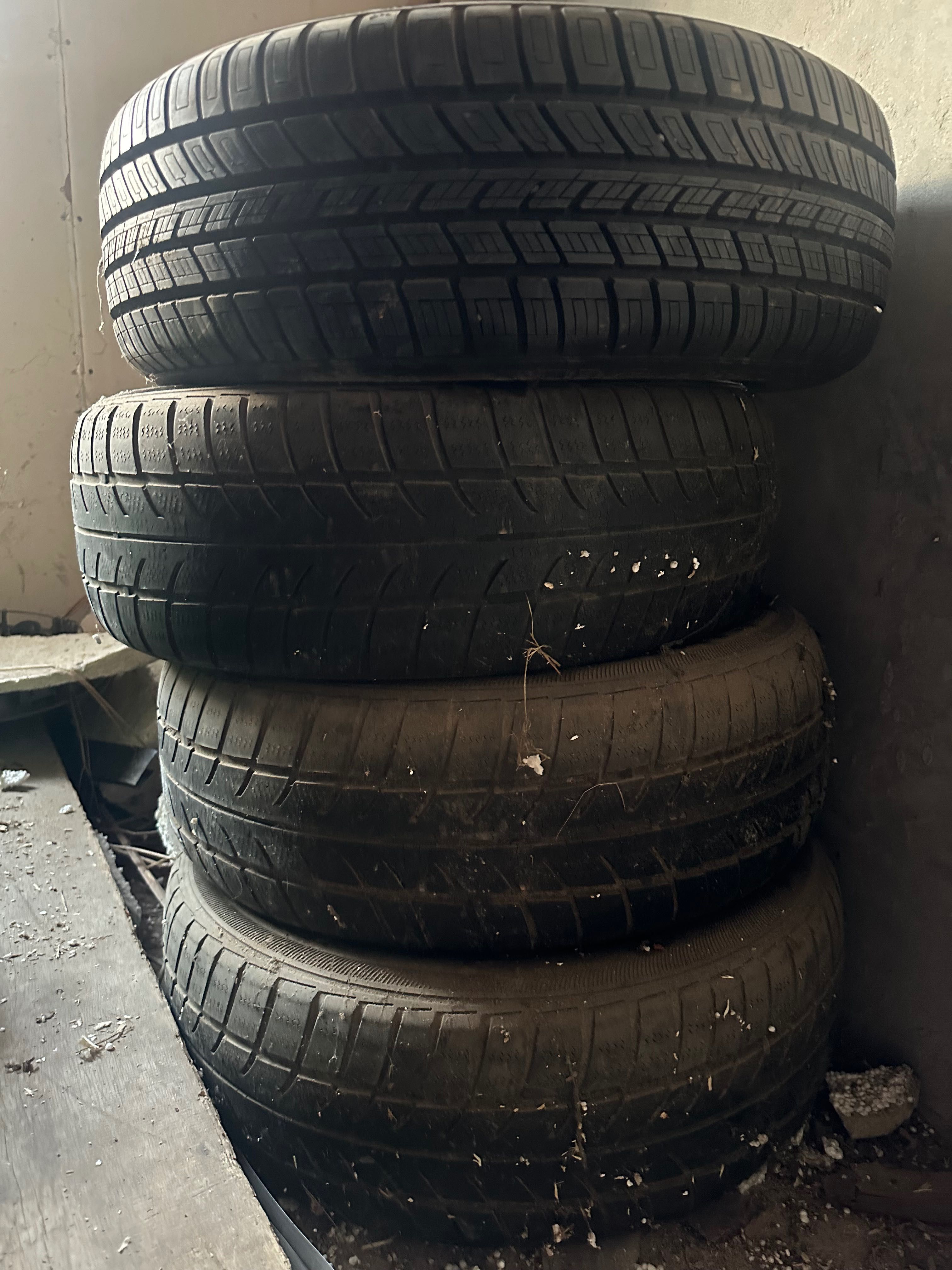 Продам зимову резину Michelin з дисками R15