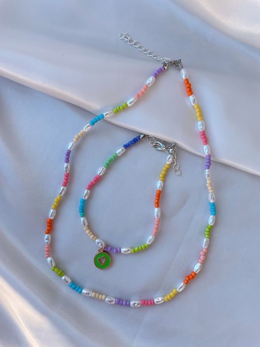 Colar colorido e pulseira