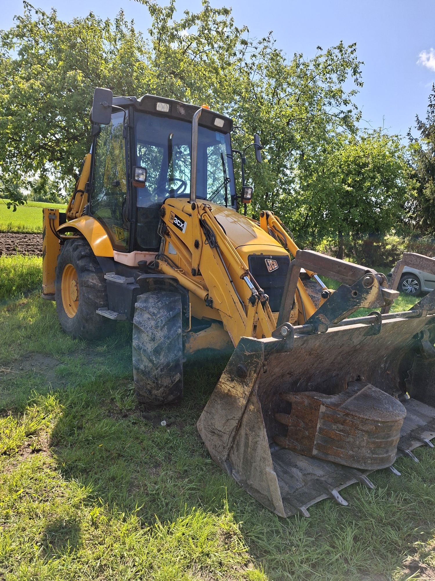 Usługi koparko-ładowarka JCB 3CX