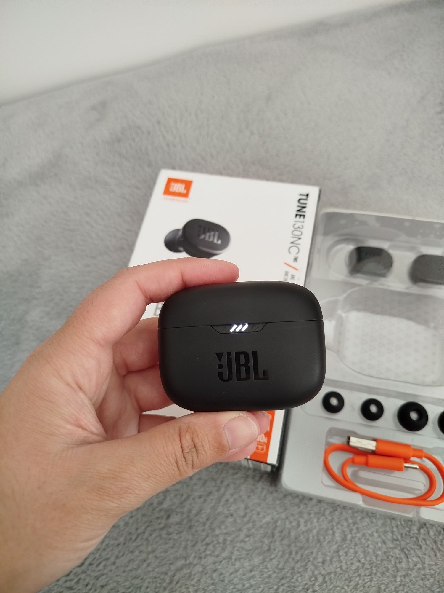 Auriculares JBL tune 130 NC
