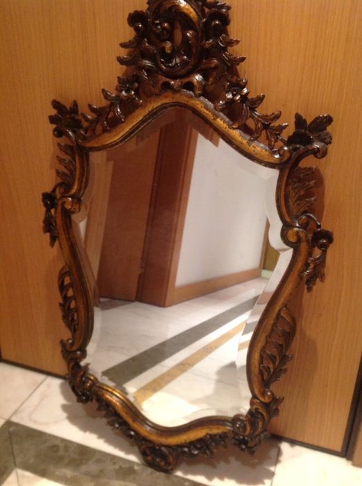 Espelho antigo em madeira/talha dourada/Restaurado