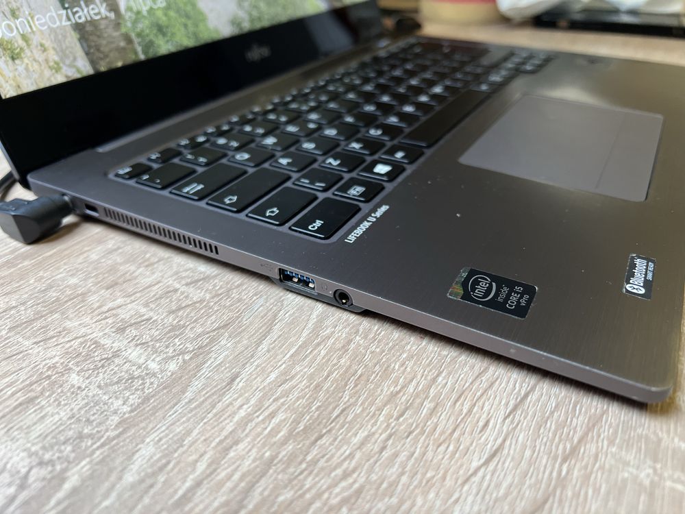 Fujitsu lifebook U904