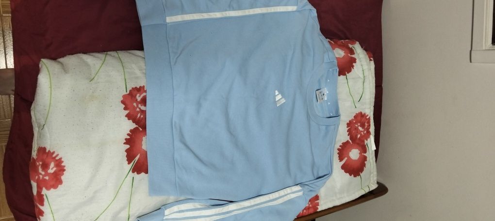 Fato de treino adidas.