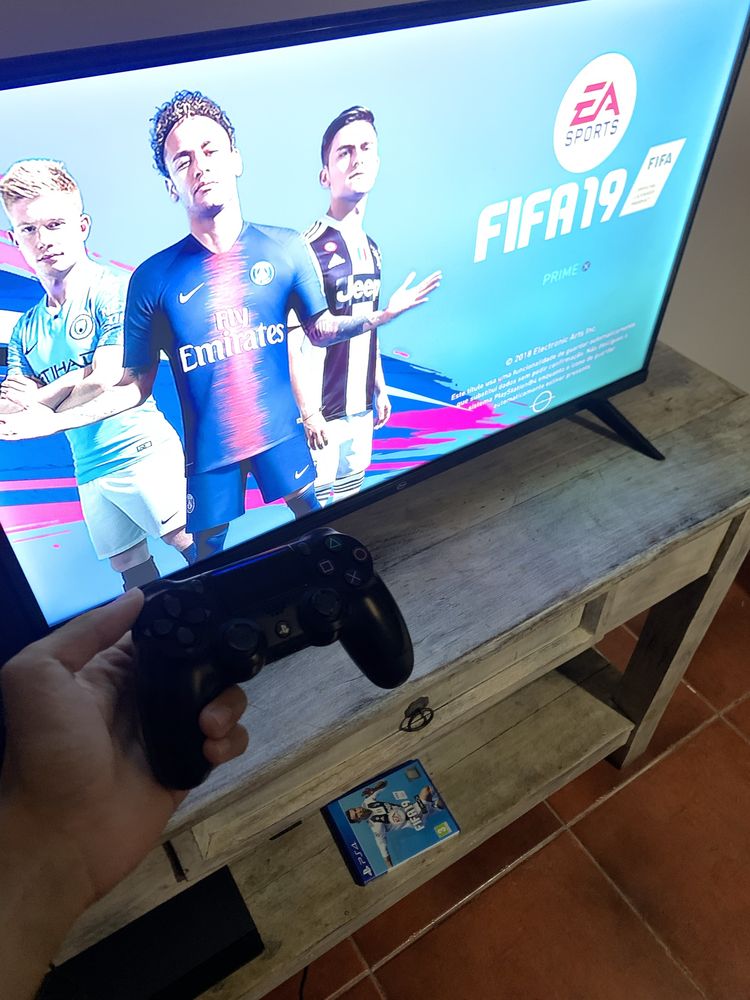 Ps4 Fat 500GB 2 comandos em bom estado