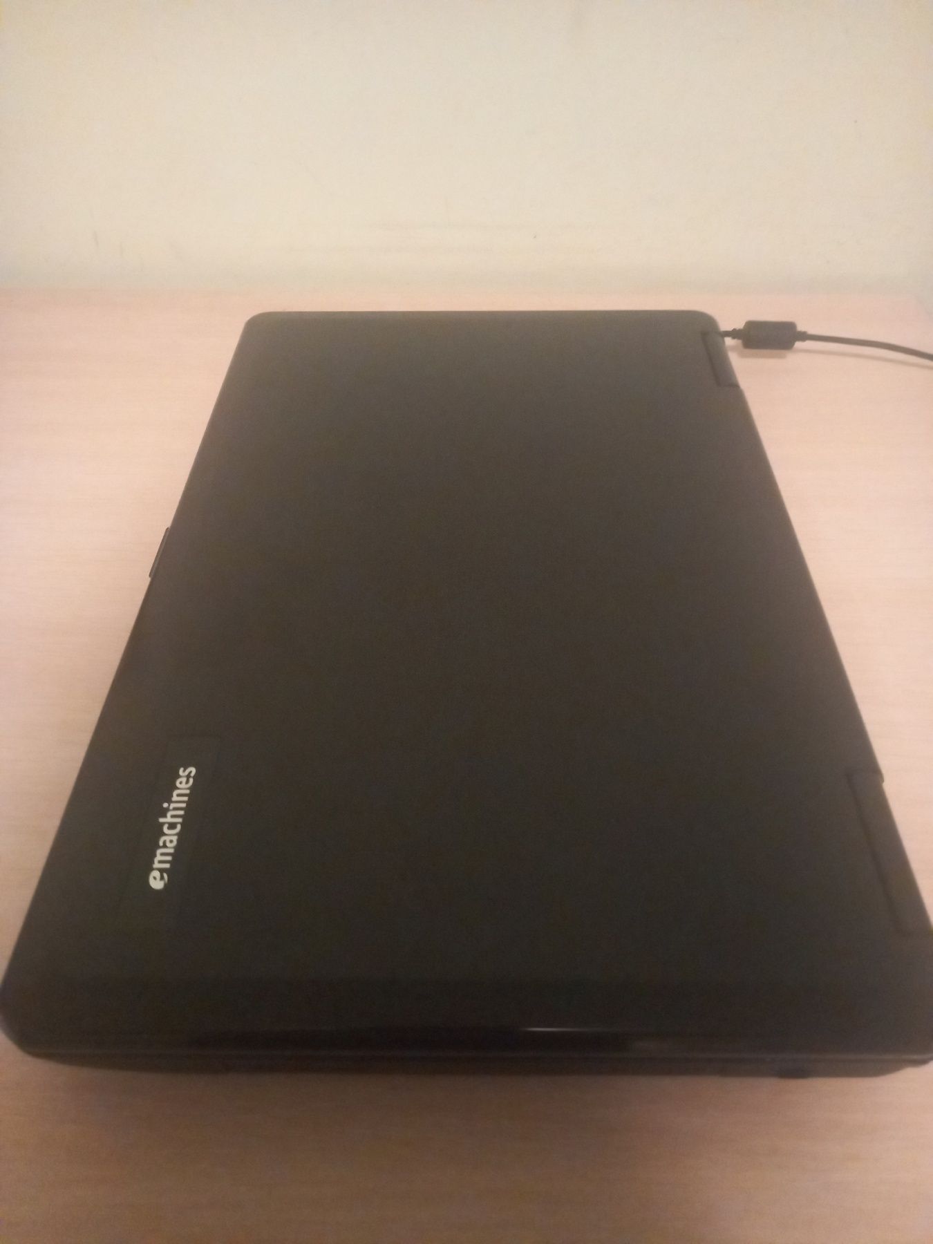 Ноутбук eMachines E725