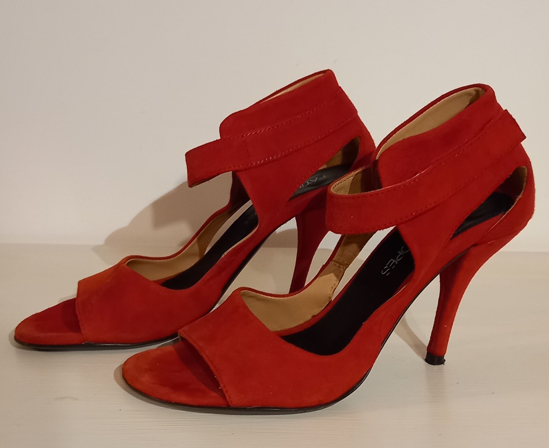 Sandálias vermelhas Fátima Lopes, "pele de pêssego", tam 38 grande