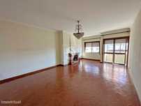 Apartamento T3 com ótimas áreas