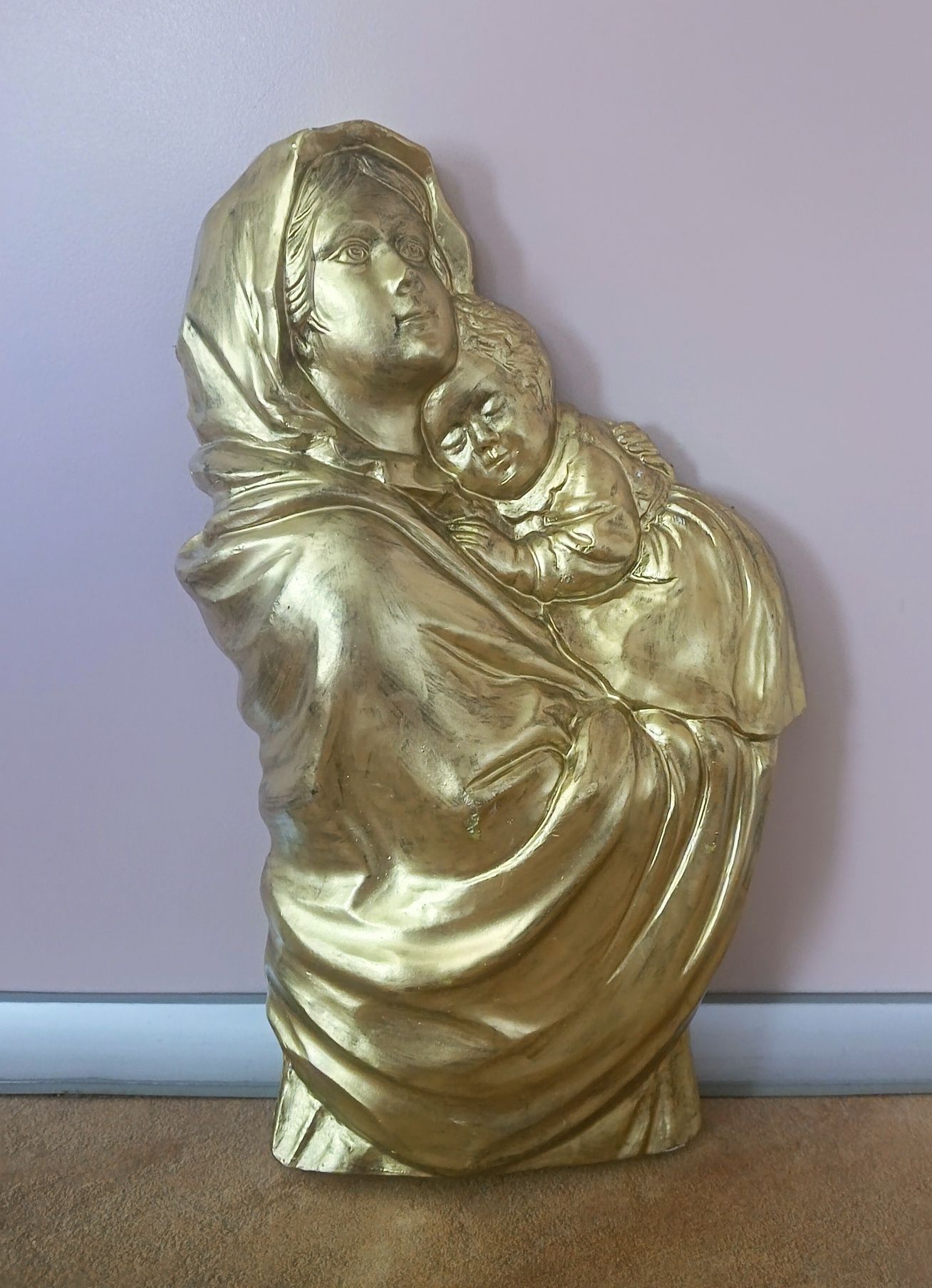Płaskorzeźba gipsowa złota Madonna