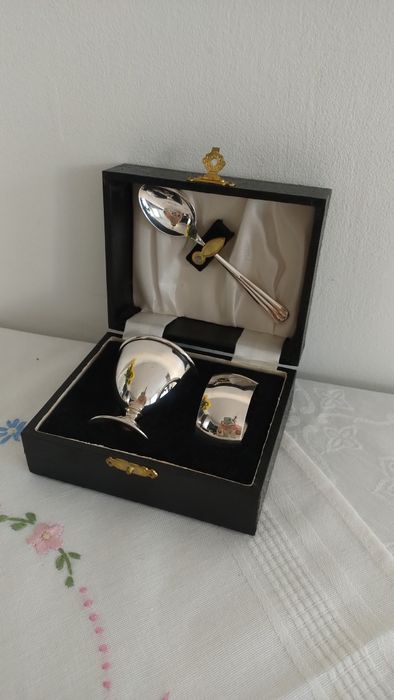 Posrebrzany kieliszek na jajko, obrączka na serwetkę, łyżeczka