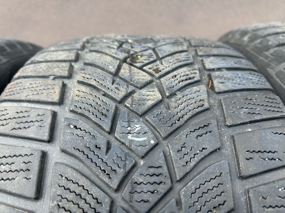 Opony zimowe Good Year Ultragrip 235/45/18 5-6mm 17r