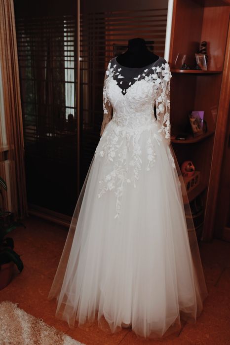 Весільна сукня з корсетом