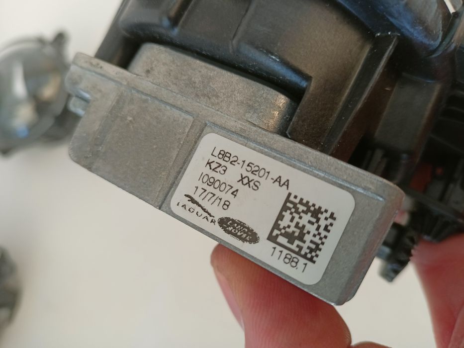 Land Rover Defender II 2 20- halogen LED DRL prawy przód przedni