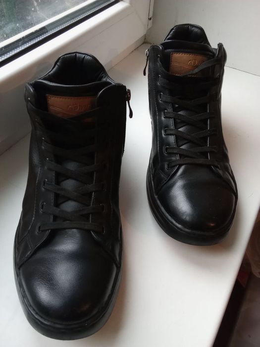 Кросівки 44 розміру