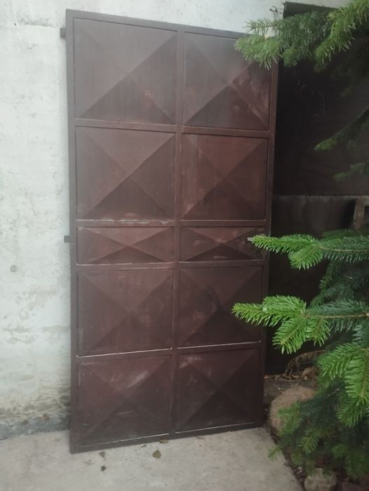 Drzwi zewnętrzne metalowe z ościeżnicą