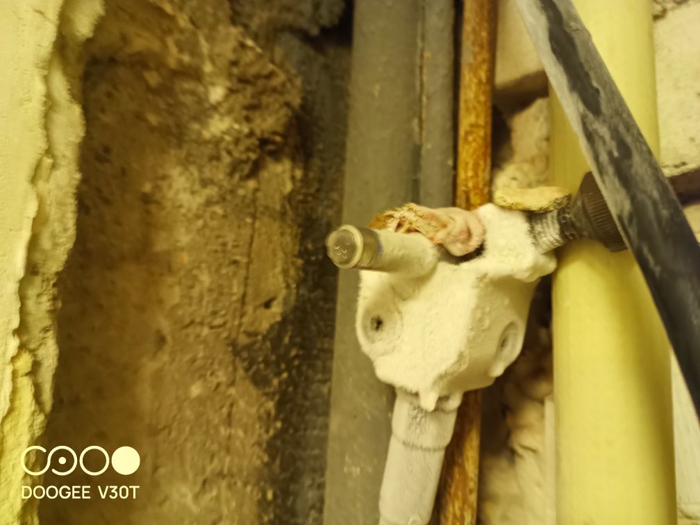 Czyszczenie kanalizacji spiraląelektryczną i inne hydrauliczne naprawy