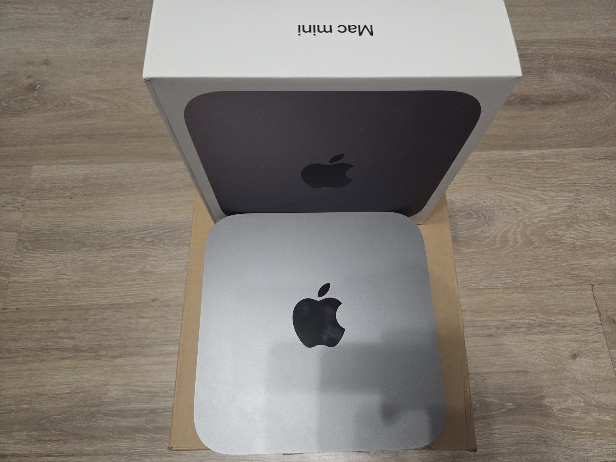 Apple Mac mini + magic keyboard, magic mouse.  Jak nowy.
