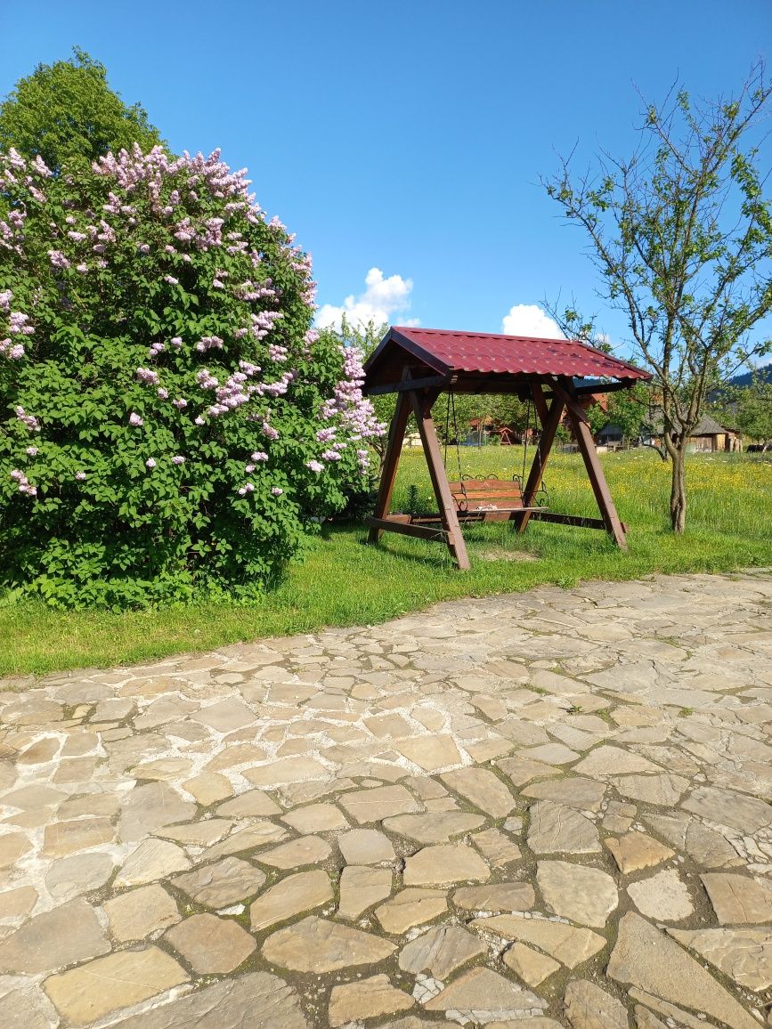 Відпочинок в Карпатах котедж "Крайка" с.Микуличин .біля річки