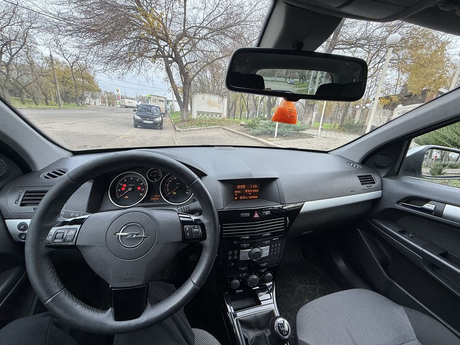 Продам Opel Astra H 2010