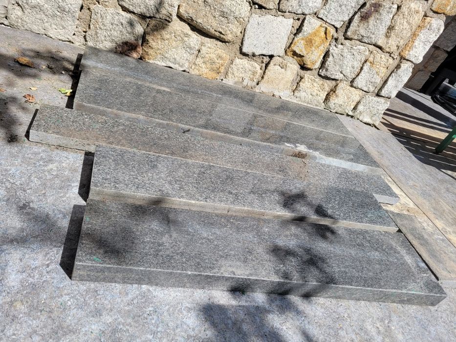 Obrzeża krawężniki granitowe