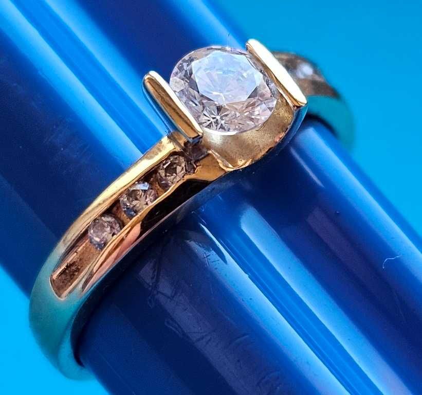 Złoty pierścionek z cyrkoniami diamentowymi 3,07 gr.pr.585–przepiękny!