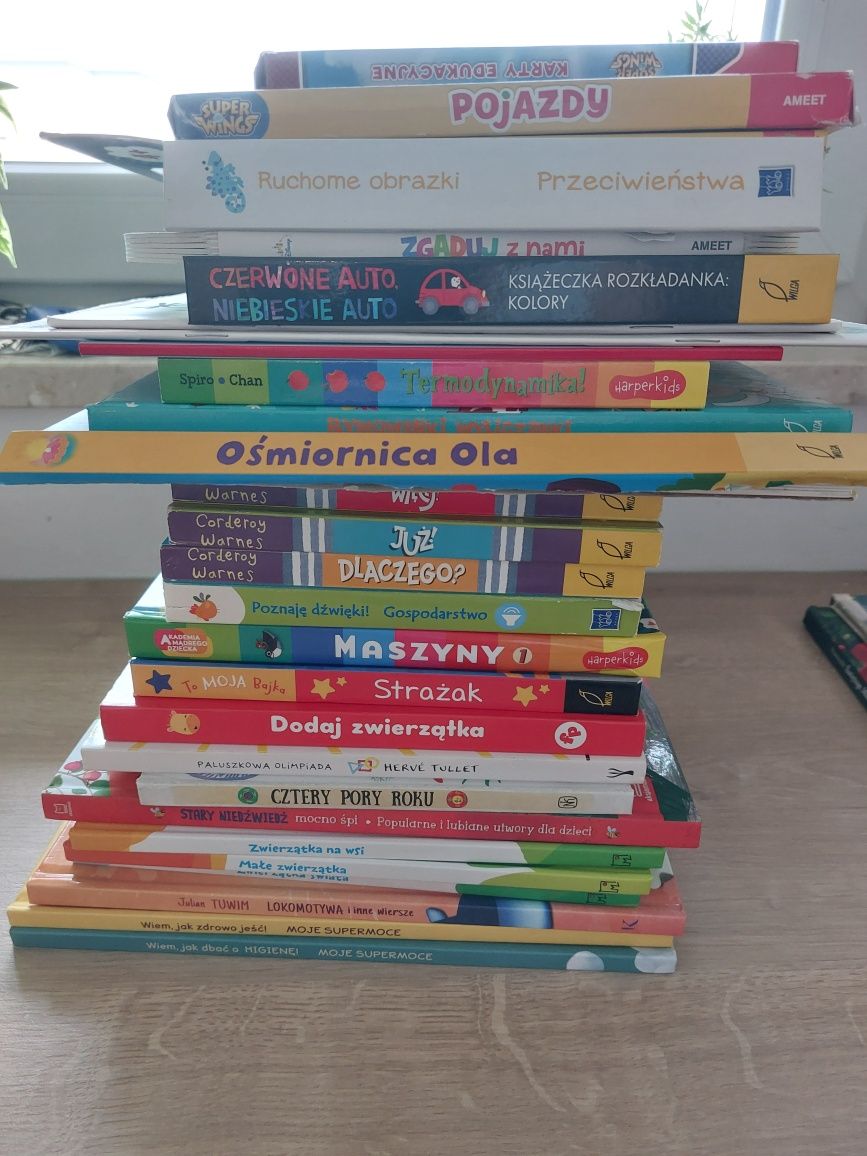 23 książki + zadania z naklejkami, karty edukacyjne i gra Super Wings