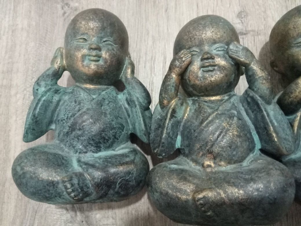 Buda três estatuetas pequenas